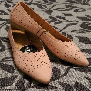 NWT Alexis Bendel lace look flats